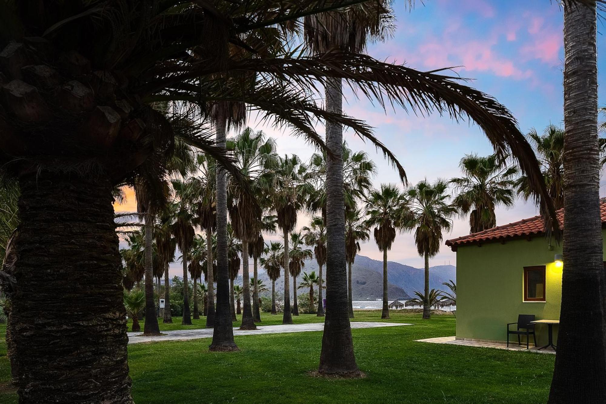 La Palma Beachfront Suites Jeorjúpoli Kültér fotó