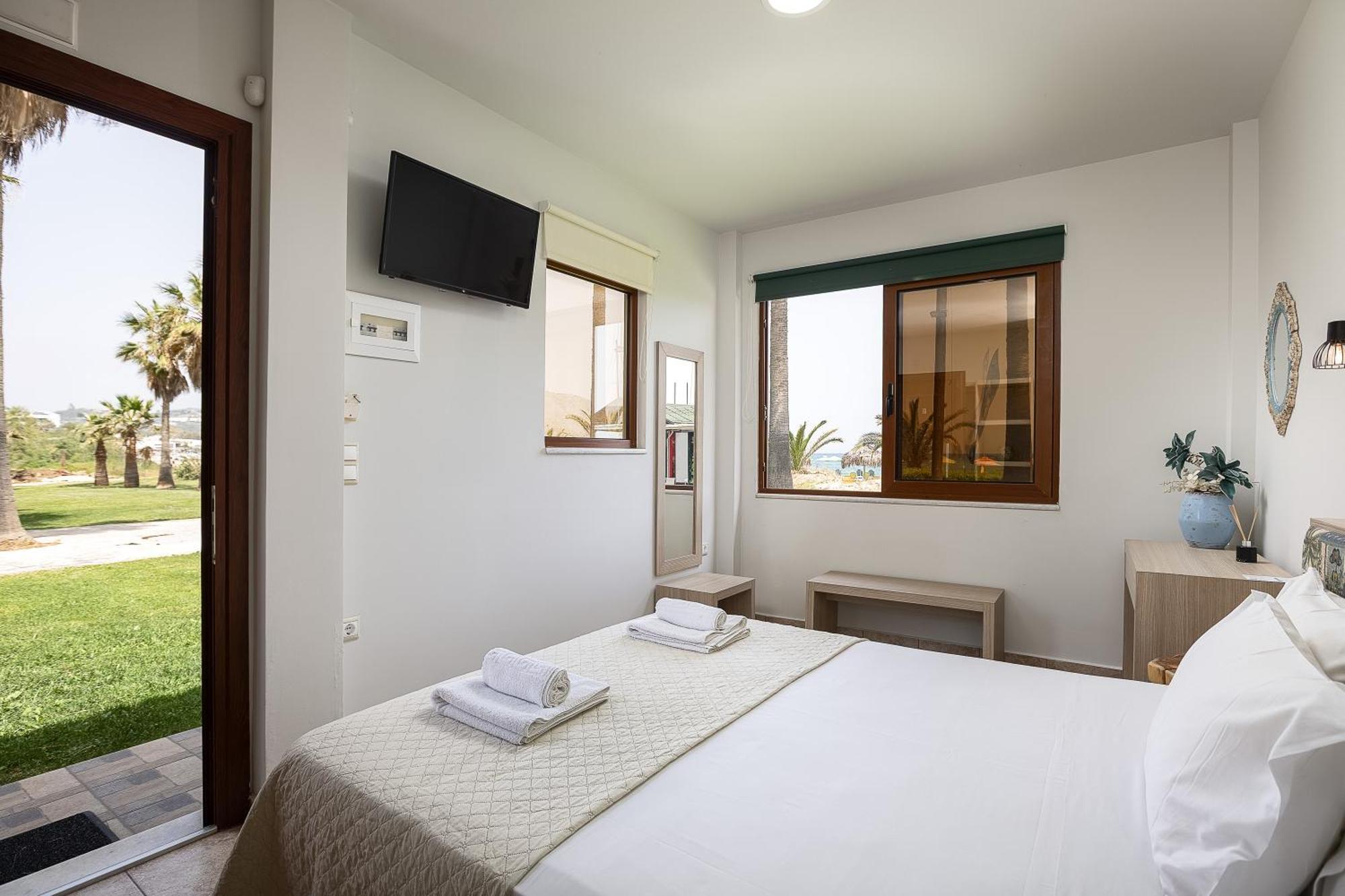 La Palma Beachfront Suites Jeorjúpoli Kültér fotó